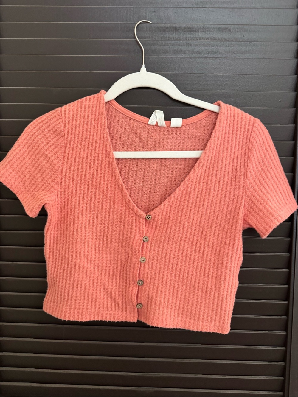 Roxy Coral Textured Knit V‑Neck Cropped Button Top